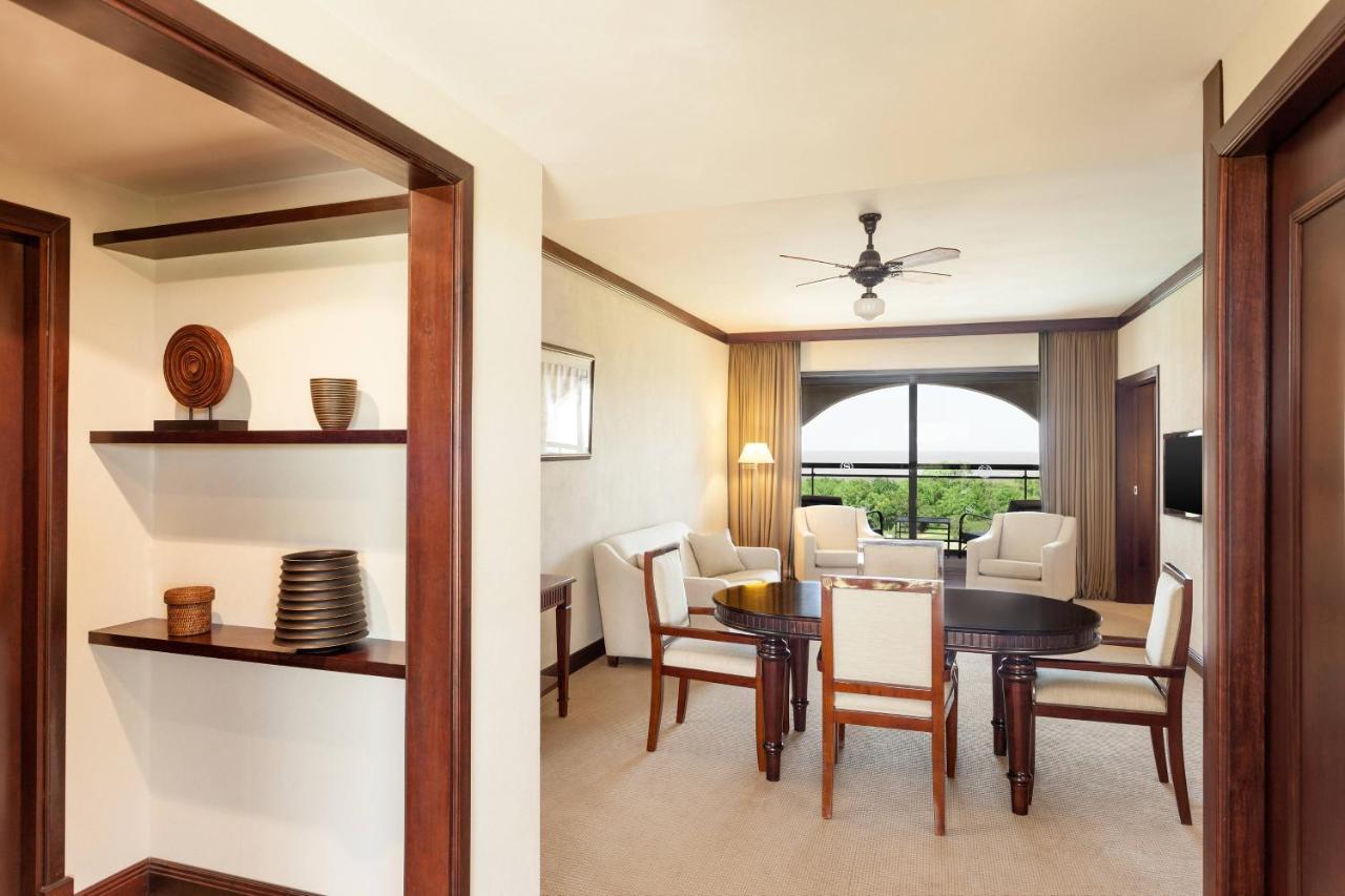 Sheraton Colonia Golf & Spa Resort Colonia del Sacramento Eksteriør billede A suite at the Hilton Cancun Resort