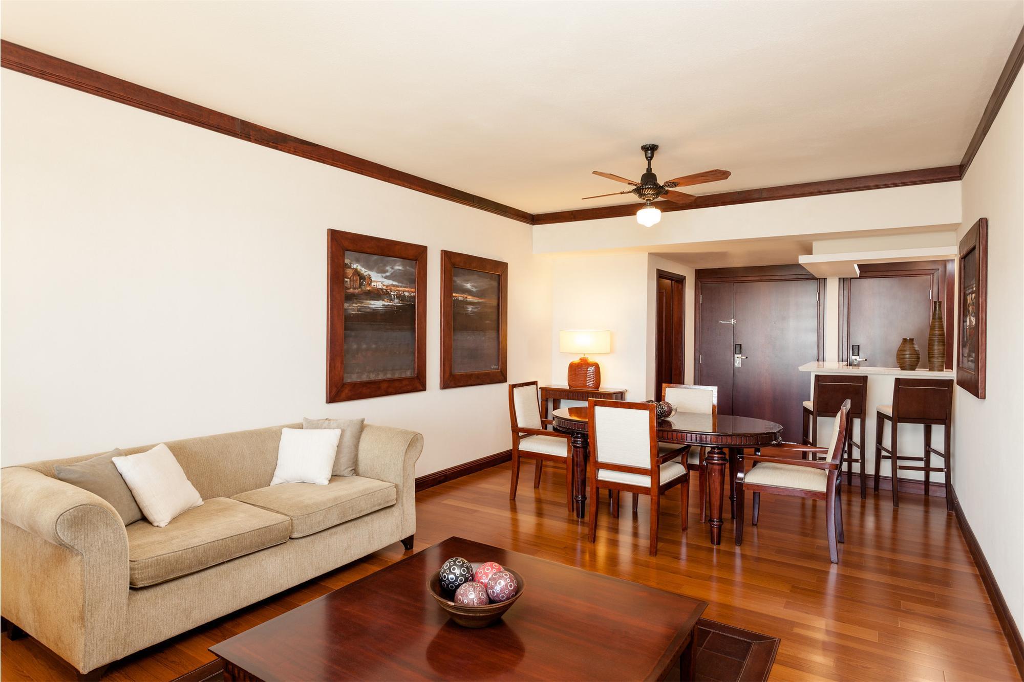 Sheraton Colonia Golf & Spa Resort Colonia del Sacramento Eksteriør billede A living room with a ceiling fan