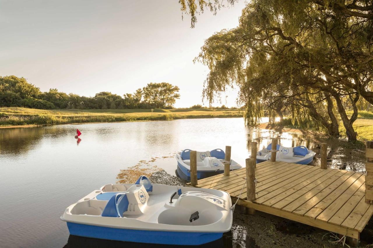 Sheraton Colonia Golf & Spa Resort Colonia del Sacramento Eksteriør billede The lake at the park
