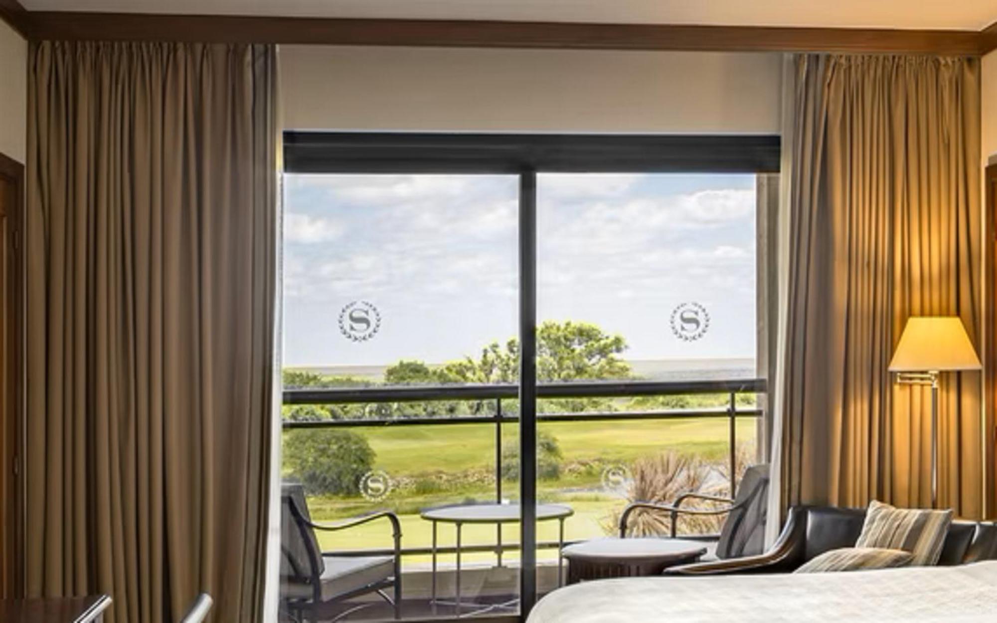 Sheraton Colonia Golf & Spa Resort Colonia del Sacramento Eksteriør billede A sliding window