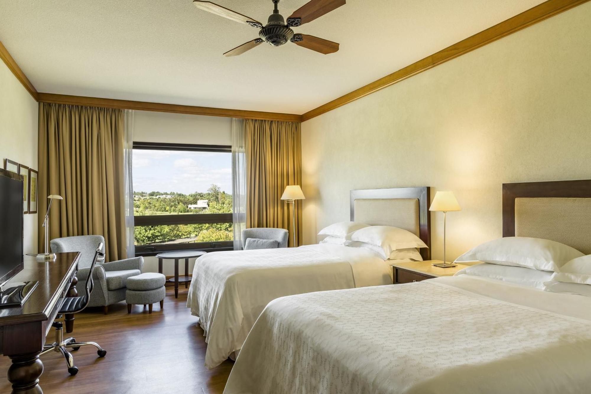 Sheraton Colonia Golf & Spa Resort Colonia del Sacramento Eksteriør billede A guest room at the Hilton San Diego Bayfront