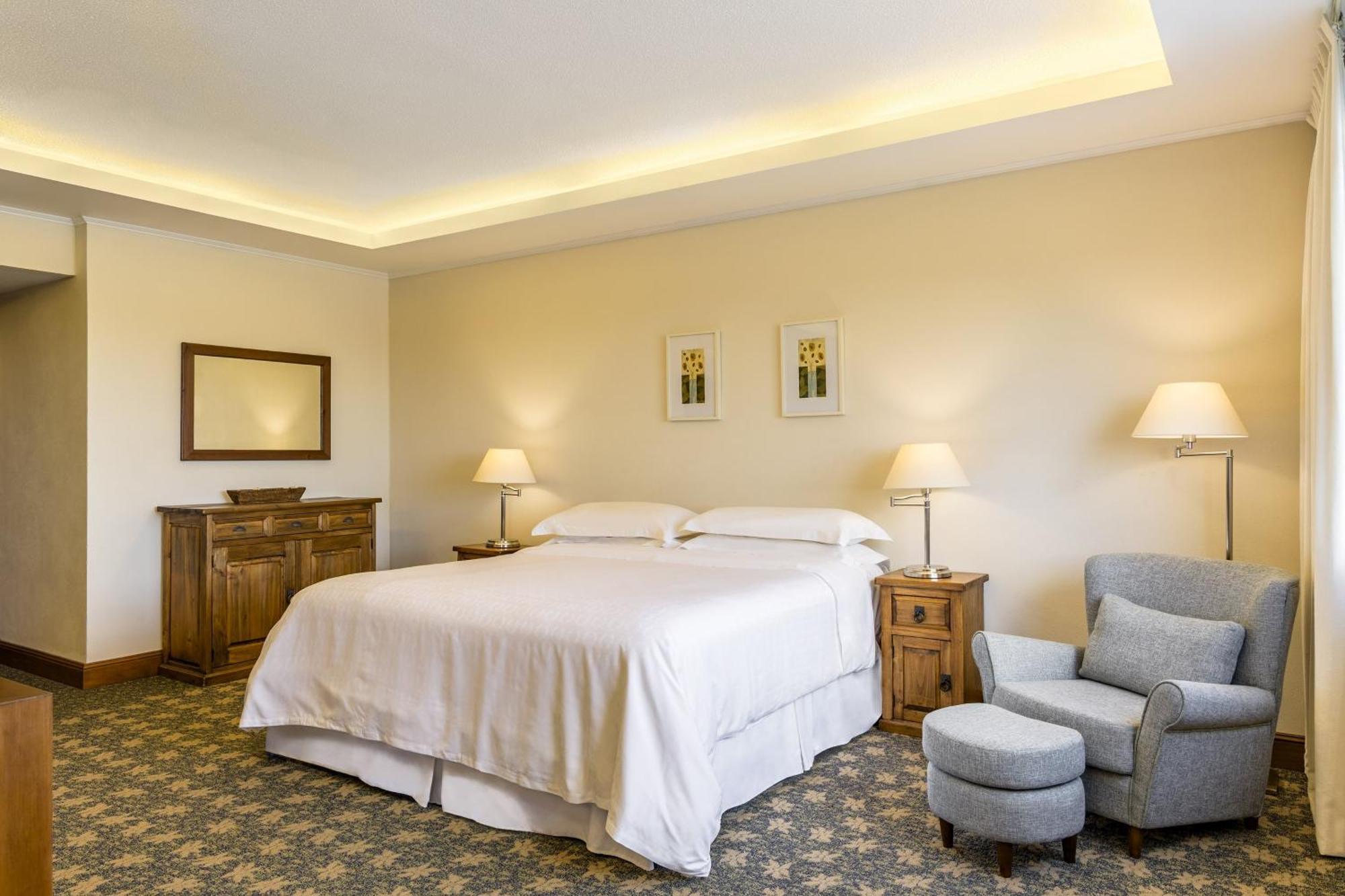Sheraton Colonia Golf & Spa Resort Colonia del Sacramento Eksteriør billede A bedroom at the hotel
