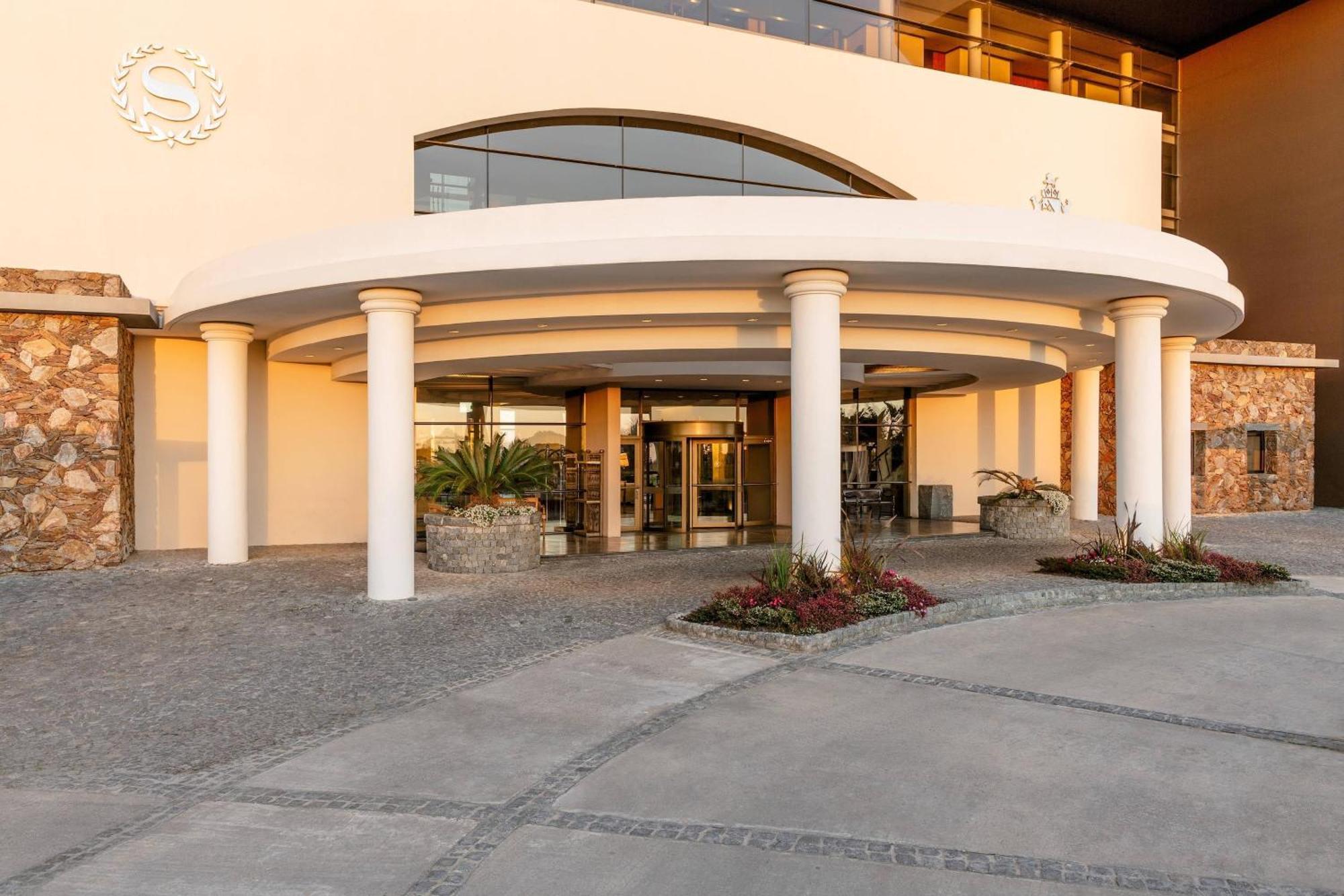 Sheraton Colonia Golf & Spa Resort Colonia del Sacramento Eksteriør billede Entrance of the hotel