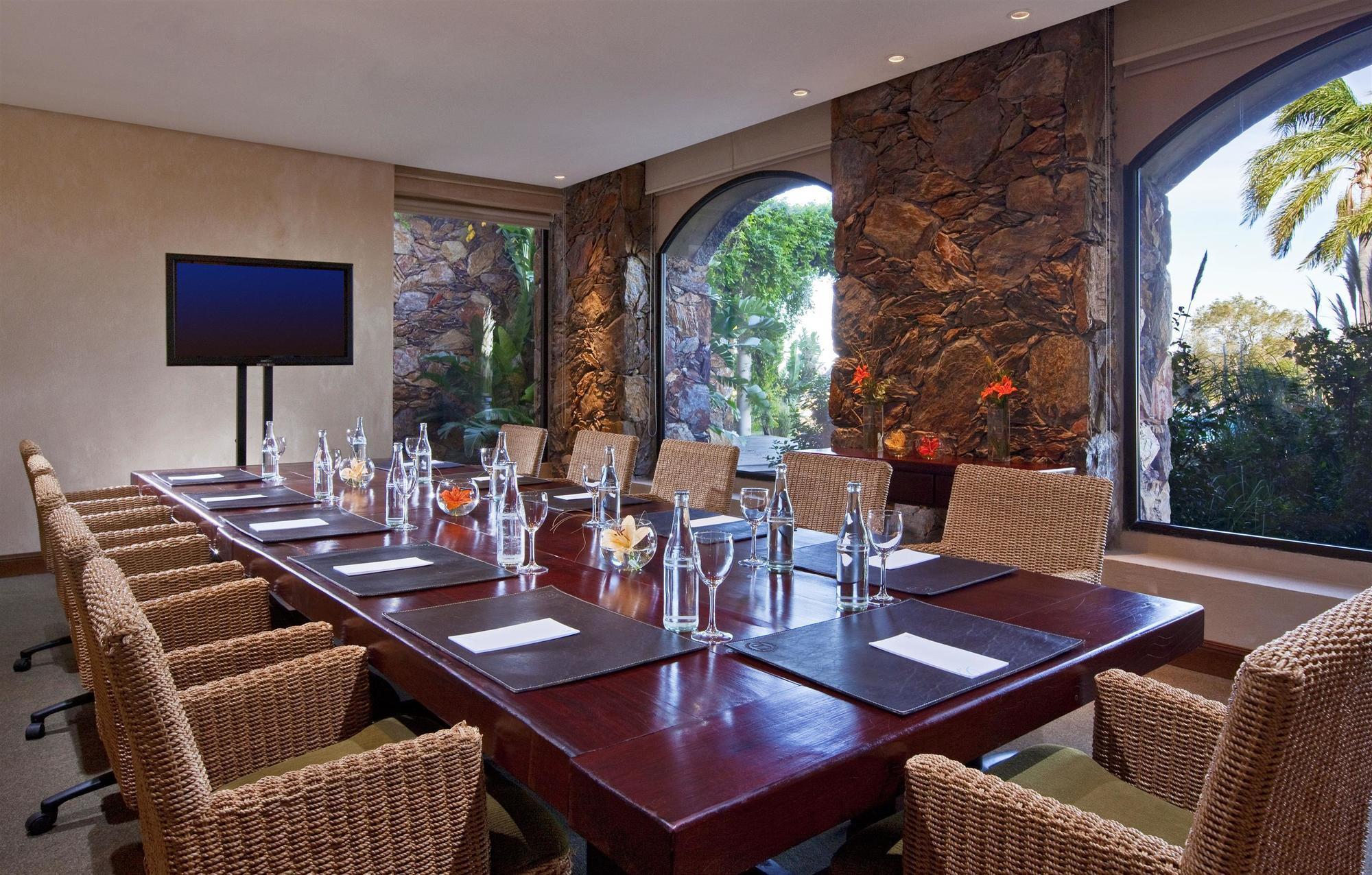 Sheraton Colonia Golf & Spa Resort Colonia del Sacramento Eksteriør billede Meeting room at the Four Seasons Hotel