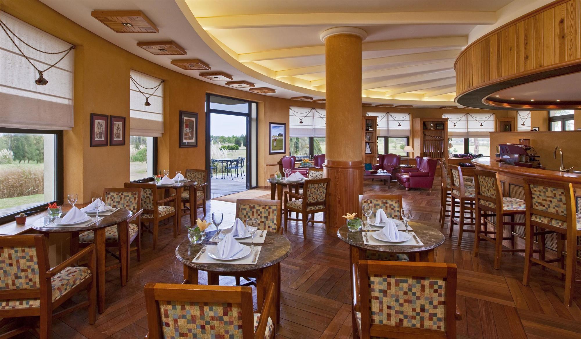 Sheraton Colonia Golf & Spa Resort Colonia del Sacramento Eksteriør billede Club House